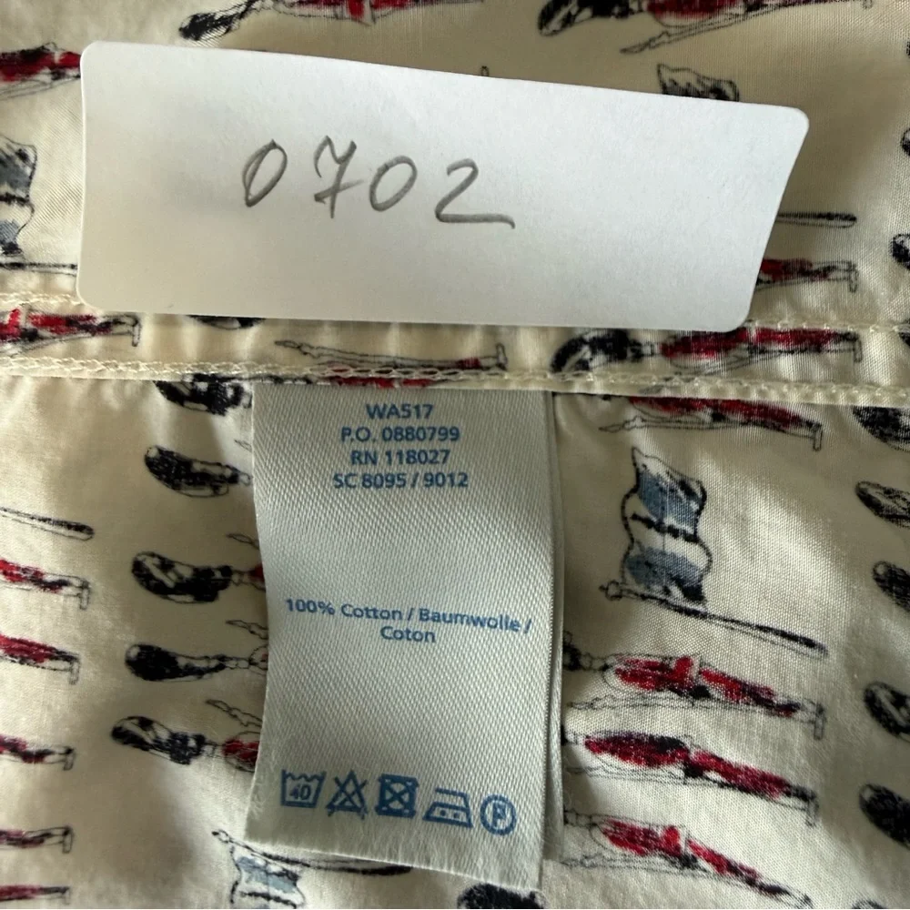 BODEN Beefeater Royal Guard print button front Blouse Size 10R - Picture 8 of 8